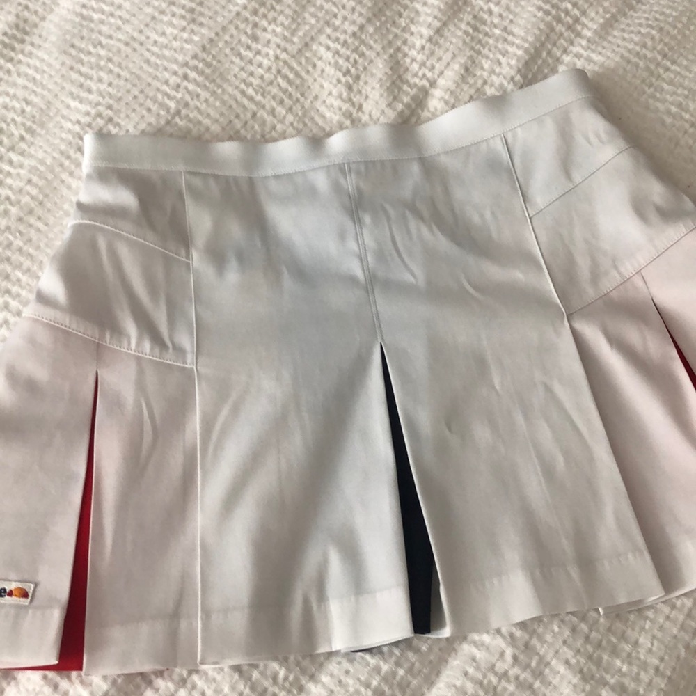 Ellesse vintage tennis skirt. The size says 12, but I’m a 6 and it fits